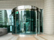 オフィスビル出入口