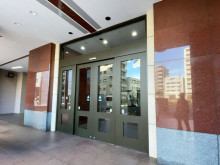 オフィスビル出入口