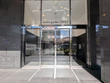 オフィスビル出入口