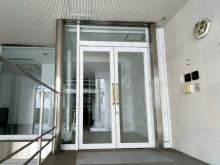 オフィスビル出入口