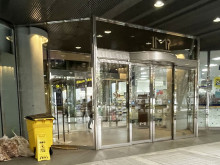 オフィスビル出入口