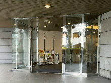 オフィスビル出入口