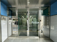 オフィスビル出入口