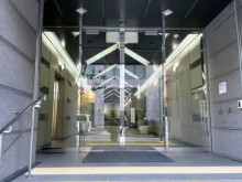 オフィスビル出入口