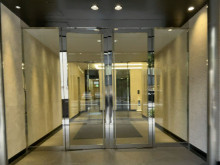 オフィスビル出入口