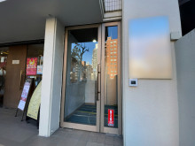 オフィスビル出入口