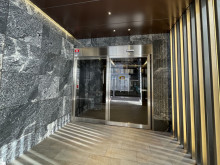 オフィスビル出入口