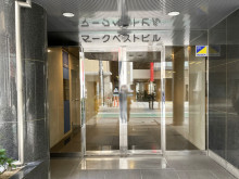 オフィスビル出入口