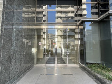 オフィスビル出入口