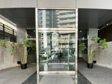 オフィスビル出入口