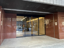 オフィスビル出入口