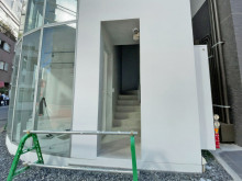 オフィスビル出入口