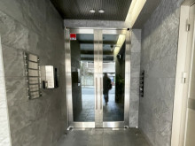 オフィスビル出入口