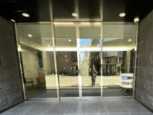 オフィスビル出入口