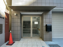 オフィスビル出入口