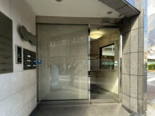 オフィスビル出入口