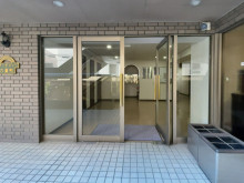 オフィスビル出入口