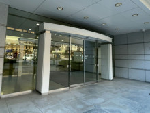 オフィスビル出入口