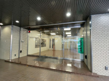 オフィスビル出入口