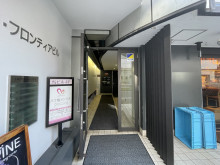 オフィスビル出入口