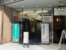 オフィスビル出入口