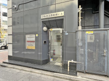 オフィスビル出入口