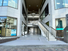 オフィスビル出入口