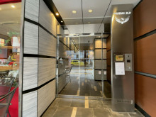 オフィスビル出入口