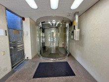 オフィスビル出入口