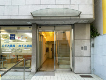 オフィスビル出入口