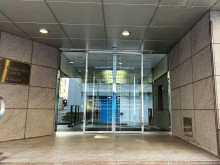 オフィスビル出入口