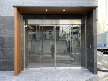 オフィスビル出入口