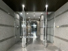 オフィスビル出入口