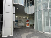 オフィスビル出入口