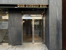 オフィスビル出入口