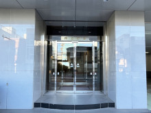 オフィスビル出入口