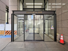 オフィスビル出入口