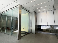 オフィスビル出入口