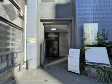 オフィスビル出入口