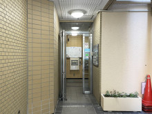 オフィスビル出入口