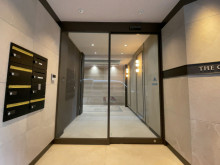 オフィスビル出入口