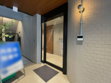 オフィスビル出入口