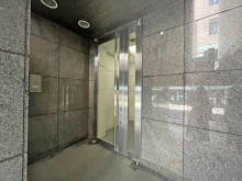 オフィスビル出入口