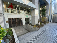 出入り口前の階段