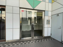 オフィスビル出入口