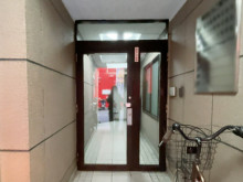 オフィスビル出入口