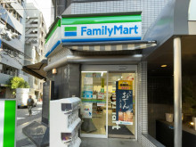 1階のファミリーマート 四つ橋なんば駅南店