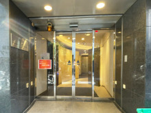 オフィスビル出入口