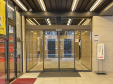 オフィスビル出入口