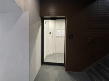 オフィスビル出入口